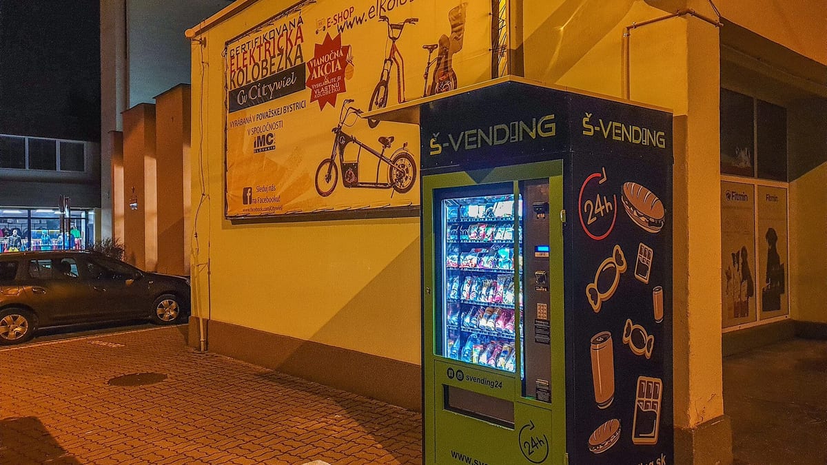 Outdoor vending machine in Slovakia.jpg