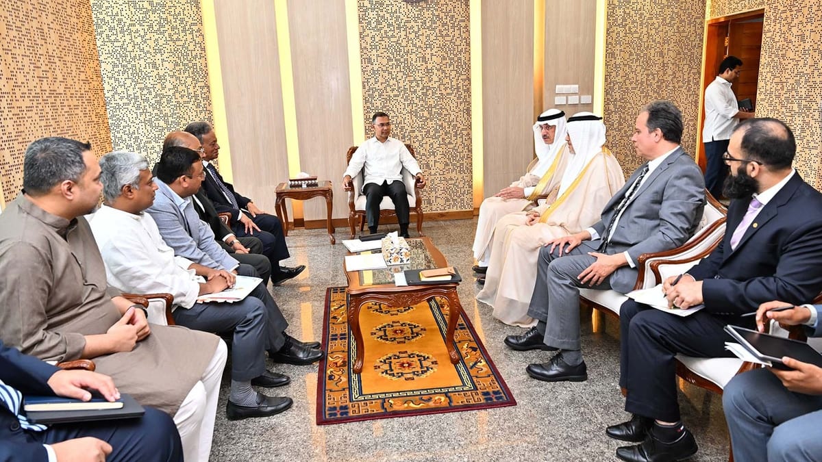 Muhammad Al Jasser and Tarique Rahman meeting at the Cabinet Division 2026-09-03.jpg